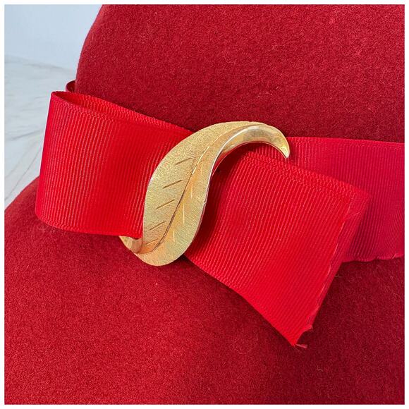 VTG Junior Seasons Wool Cloche Hat with Gold Kramer Leaf Brooch | Red | S/M - Picture 3 of 6